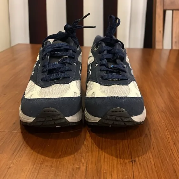 New Balance 993 shoes sneakers new Sample Pair Kids Youth Boys Size 4