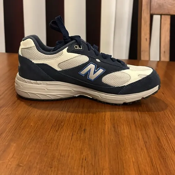 New Balance 993 shoes sneakers new Sample Pair Kids Youth Boys Size 4