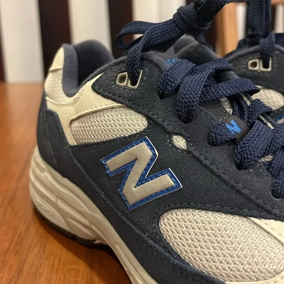 New Balance 993 shoes sneakers new Sample Pair Kids Youth Boys Size 4