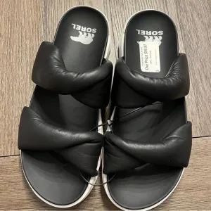New black sorel sandals