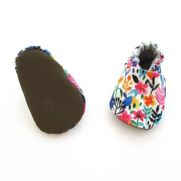 NEW CABOOTIES baby spring floral moccasins in white multi