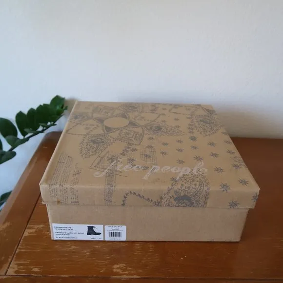 NEW FREE PEOPLE SANTA FE LACE UP BOOT BLACK EMBOSSED