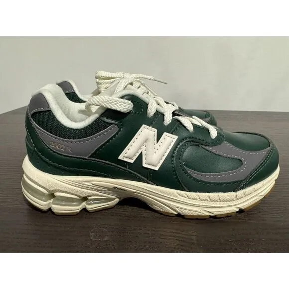 NEW New Balance 2002R Boys Kids Green Beige Sneakers Sz 2 Shoes