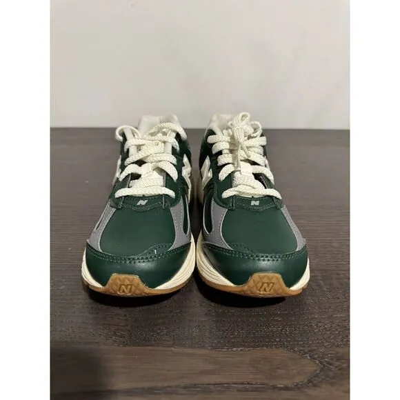 NEW New Balance 2002R Boys Kids Green Beige Sneakers Sz 2 Shoes