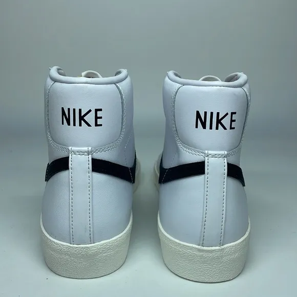 New Nike Blazer Mid 77 Vintage Black/White BQ6806-100 USED Defects sz 10