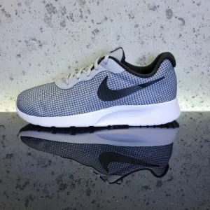 New Nike Tanjun SE 844887-006 Gray Running Shoes, Size 7.5 (Men's)