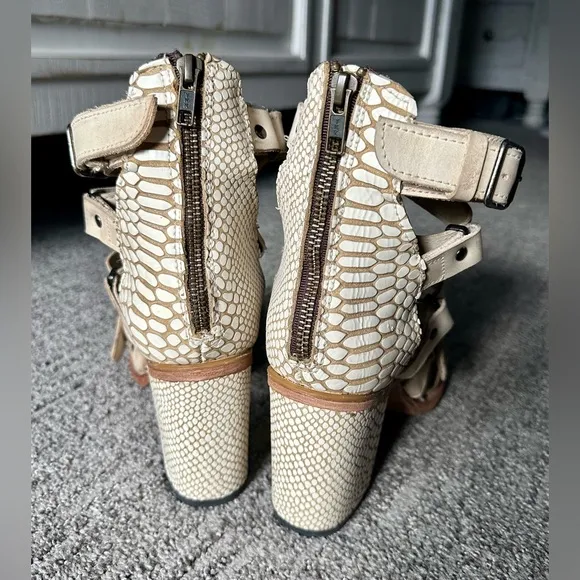 NEW Rare Freebird Bowie Sandals, Size 10