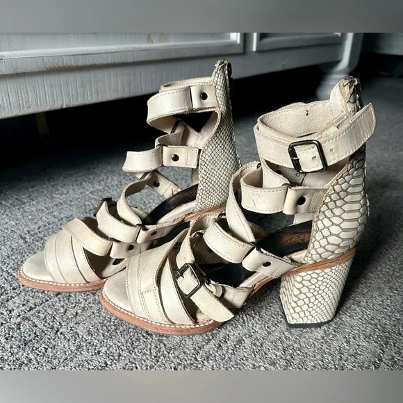 NEW Rare Freebird Bowie Sandals, Size 10