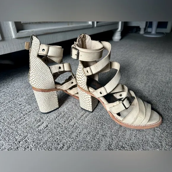 NEW Rare Freebird Bowie Sandals, Size 10