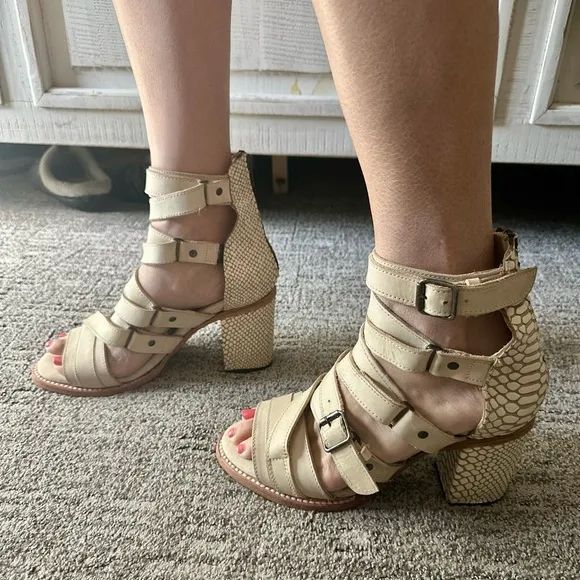 NEW Rare Freebird Bowie Sandals, Size 10