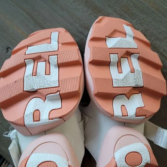 New SOREL Kinetic Impact Sling Sandal 9.5