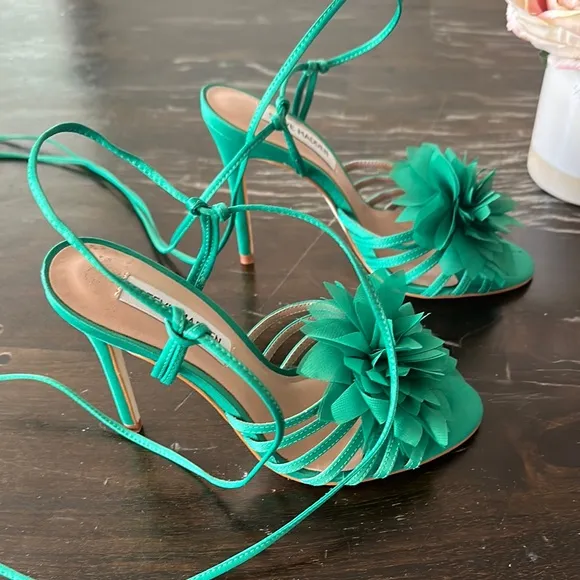 NEW Steve Madden Jolisa Green Floral Ankle Wrap formal cocktail heel women sz 6