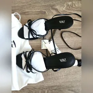 NEW ZARA TIED HEELED SANDALS THIN STRAPS TO TIE AROUND ANKLE THIN HEEL US 8...