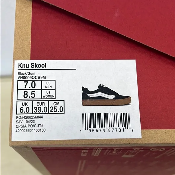 NIB - Vans Knu Skool Shoes, Black/Gum – Men’s 7 / Women’s 8.5