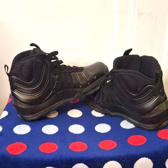 Nike Air Bakin Posite Triple Black Sneaker Boots 618056-001 Size 11 (RARE)