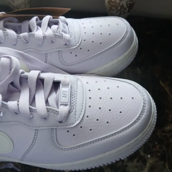 Nike Air Force 1 07 Streetwear/Lifestyle Shoes Size 8 for Women