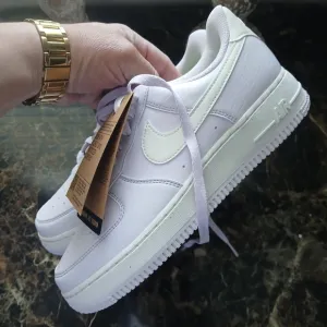 Nike Air Force 1 07 Streetwear/Lifestyle Shoes Size 8 for Women