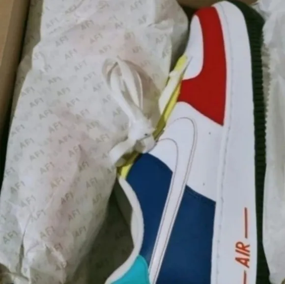 Nike Air Force 1 LV8 Streetwear /Lifestyle, Shoes Size 7Y Youth / Women's 8.5