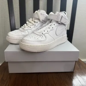 Nike Air Force 1 Mid LE (GS) Sneakers – Youth Size 4.5 Boys, White