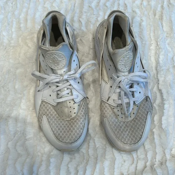 Nike Air Huarache white bone low top Men's Shoes size 11 sneaker streetwear