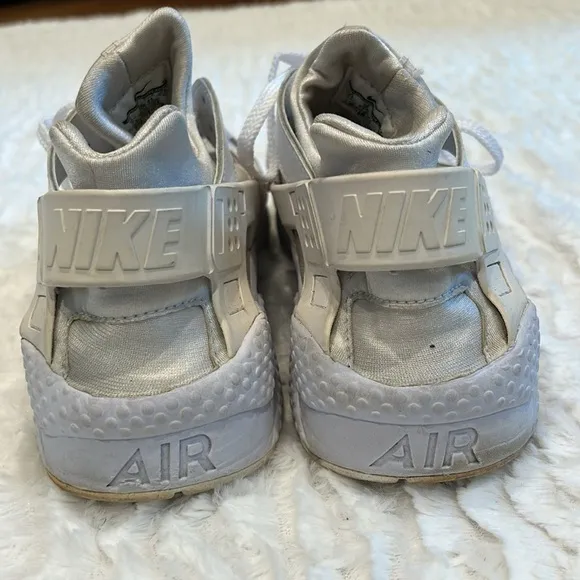 Nike Air Huarache white bone low top Men's Shoes size 11 sneaker streetwear