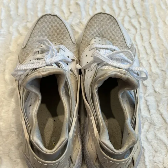 Nike Air Huarache white bone low top Men's Shoes size 11 sneaker streetwear