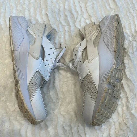 Nike Air Huarache white bone low top Men's Shoes size 11 sneaker streetwear