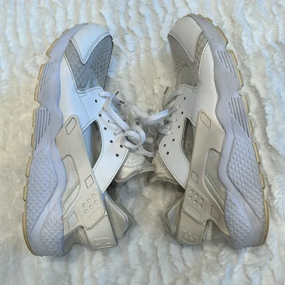 Nike Air Huarache white bone low top Men's Shoes size 11 sneaker streetwear