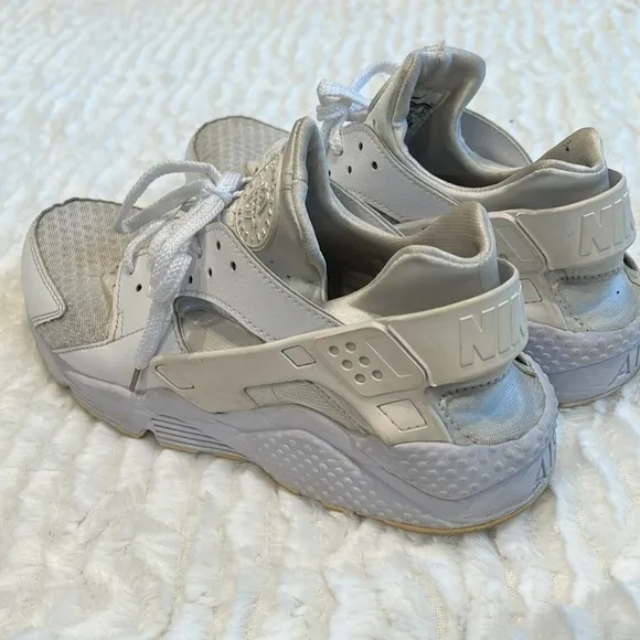 Nike Air Huarache white bone low top Men's Shoes size 11 sneaker streetwear