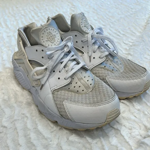 Nike Air Huarache white bone low top Men's Shoes size 11 sneaker streetwear