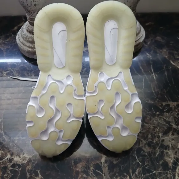 Nike Air Max 270 React Streetwear/Lifestyle Athletic Shoes Size 6.5 for Women