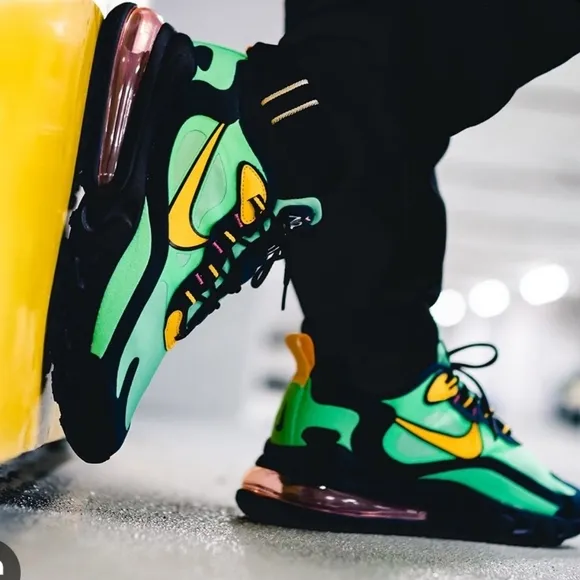 Nike Air Max 270 React Streetwear/Lifestyle Athletic Shoes Size 9 Men/10.5 Wom