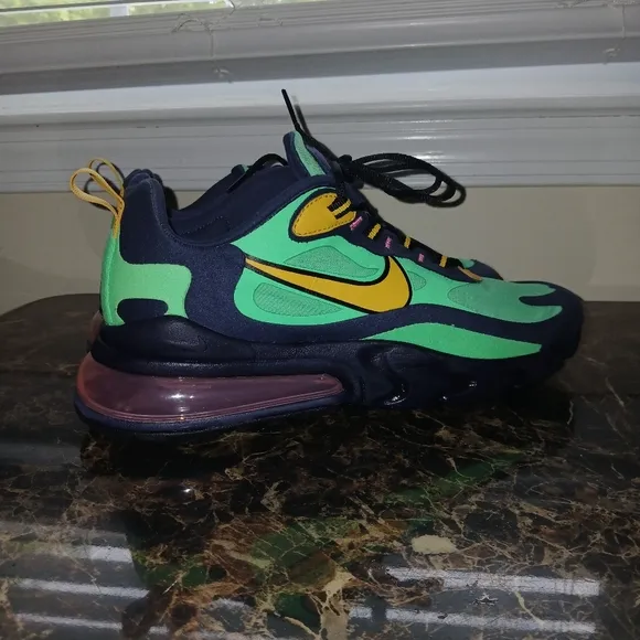 Nike Air Max 270 React Streetwear/Lifestyle Athletic Shoes Size 9 Men/10.5 Wom