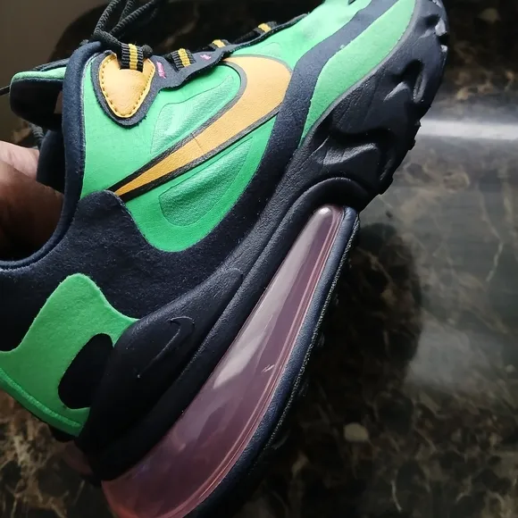 Nike Air Max 270 React Streetwear/Lifestyle Athletic Shoes Size 9 Men/10.5 Wom