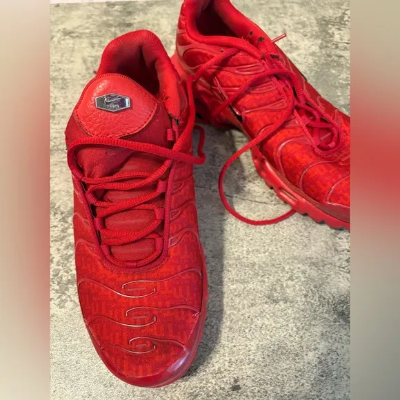 Nike Air Max Plus TN  university red trainers