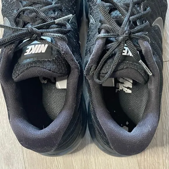 Nike Air Max Sneaker Men's Size 9.5 Lace Up Low Top 2017 Running Shoes Black