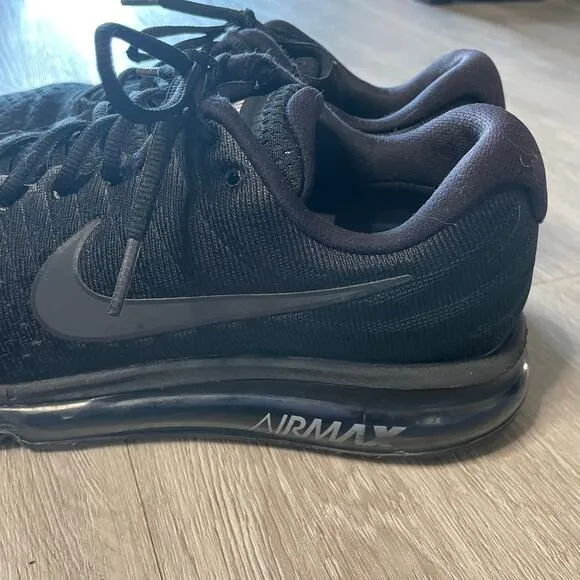 Nike Air Max Sneaker Men's Size 9.5 Lace Up Low Top 2017 Running Shoes Black