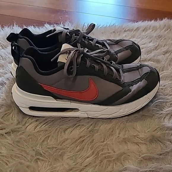 Nike Air max dawn gray and red tennishoes size 5 1/2 youth