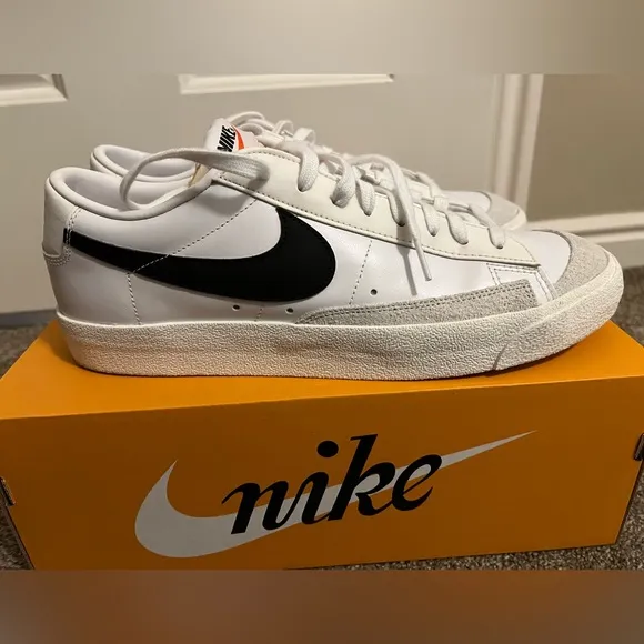 Nike Blazer Low ‘77 Vintage Sneaker, Black and White w/ Grey Sheepskin, Size 12