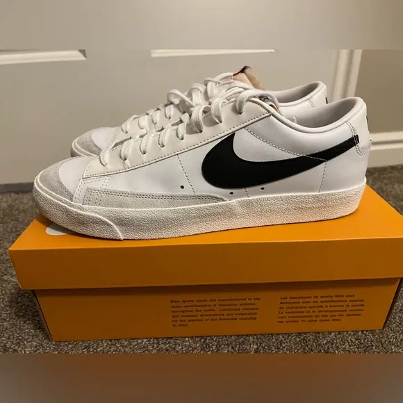 Nike Blazer Low ‘77 Vintage Sneaker, Black and White w/ Grey Sheepskin, Size 12