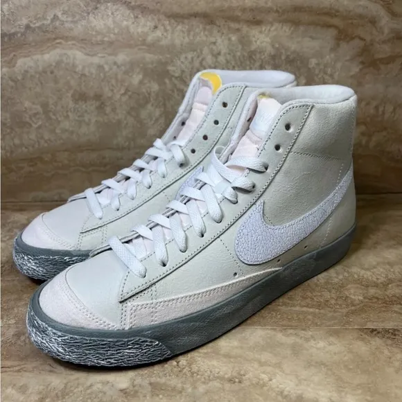 Nike Blazer Mid '77 SE Mid Top Summit White Sneaker DV0797-100 Mens Size 9