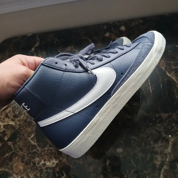 Nike Blazer Mid 77 Vintage Streetwear/Lifestyle Shoes Size 9.5 Men/11 Women