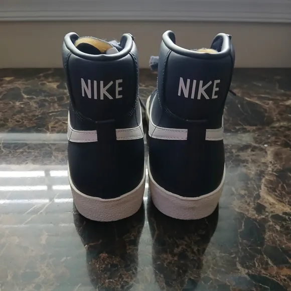 Nike Blazer Mid 77 Vintage Streetwear/Lifestyle Shoes Size 9.5 Men/11 Women