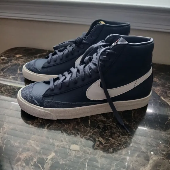 Nike Blazer Mid 77 Vintage Streetwear/Lifestyle Shoes Size 9.5 Men/11 Women