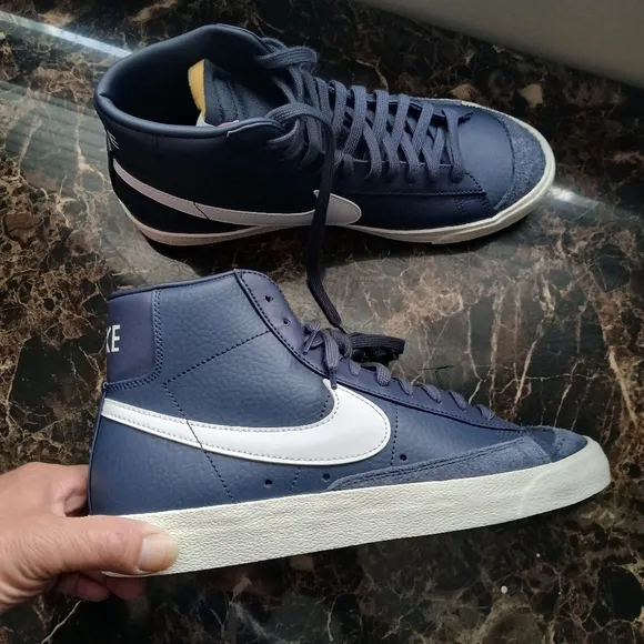 Nike Blazer Mid 77 Vintage Streetwear/Lifestyle Shoes Size 9.5 Men/11 Women