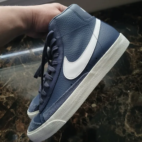 Nike Blazer Mid 77 Vintage Streetwear/Lifestyle Shoes Size 9.5 Men/11 Women