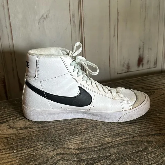 Nike Blazer Mid 77 Youth Size 6.5Y US White Black Shoes Sneakers DA4086-100