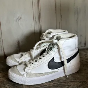 Nike Blazer Mid 77 Youth Size 6.5Y US White Black Shoes Sneakers DA4086-100
