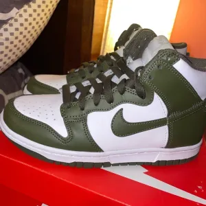 Nike Cargo Khaki High