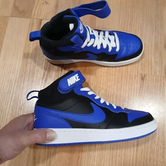 Nike Court Borough Mid II Streetwear/Lifestyle Shoes Size 6 Youth/7.5 Wo…